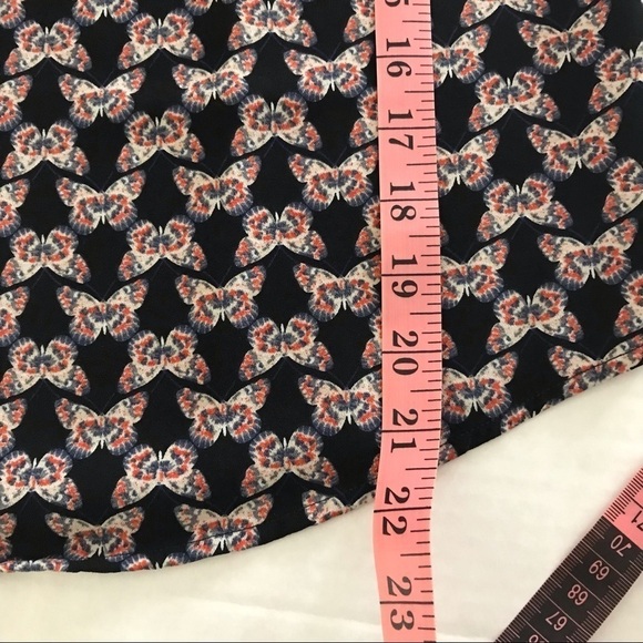 Forever 21 Contemporary Sleeveless Crewneck Black with Butterflies Pattern Top - Picture 8 of 9